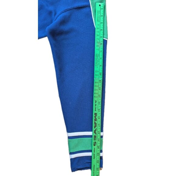 Vancouver Canucks Youth XL (18) Lightweight Mesh Jersey – Official NHL Licensed - Picture 9 of 9